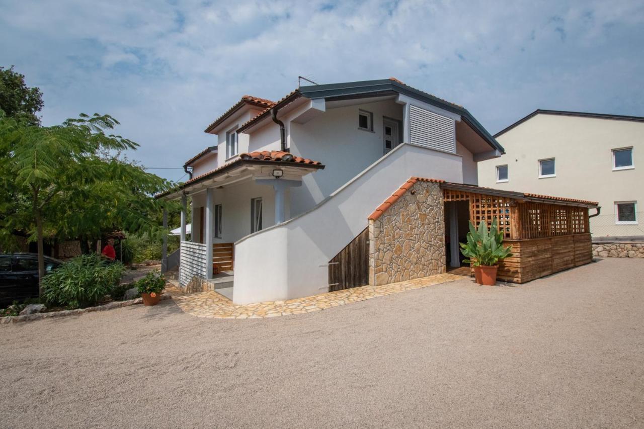 Apartments Milena Пинезичи Экстерьер фото