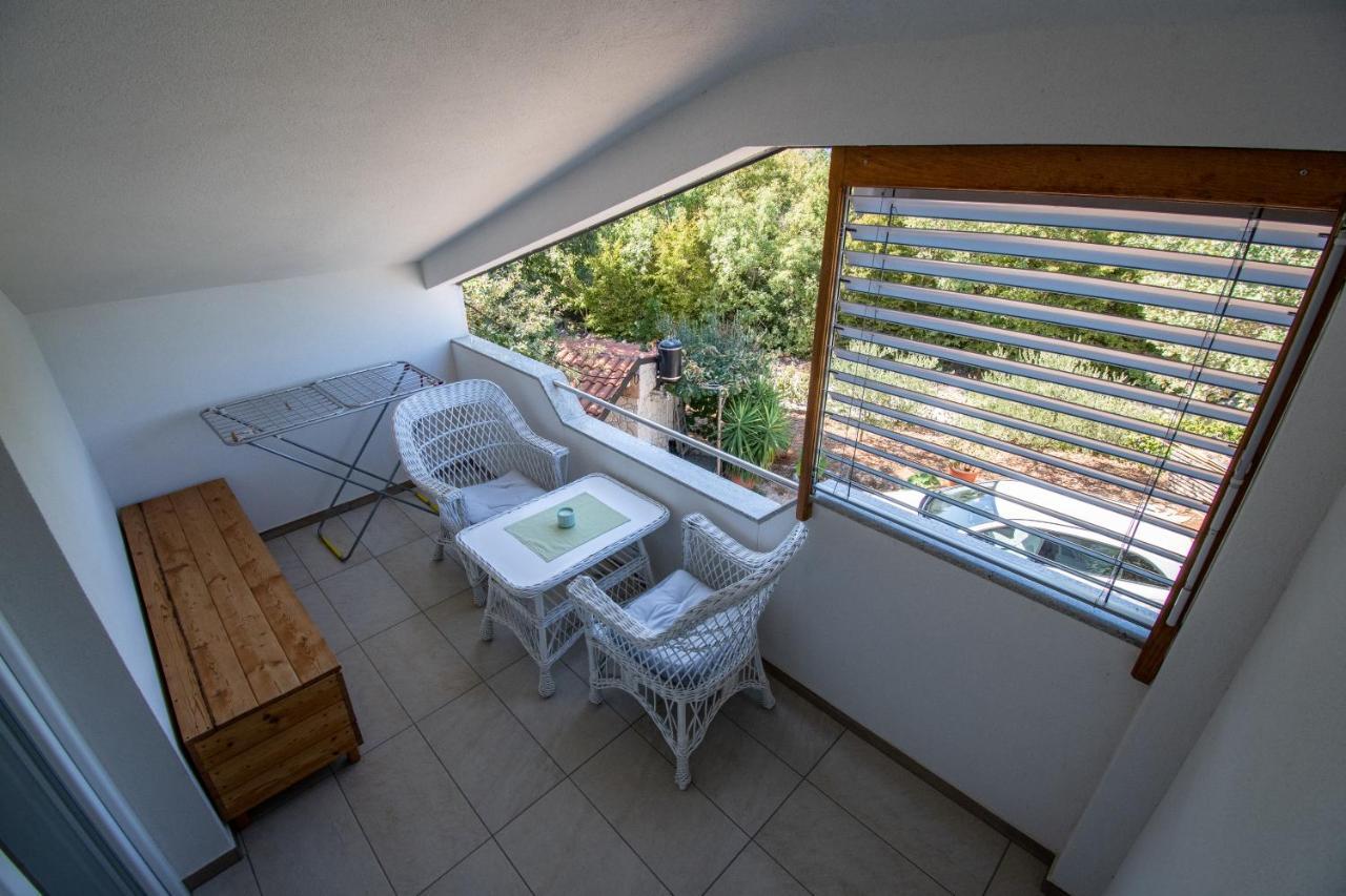 Apartments Milena Пинезичи Экстерьер фото