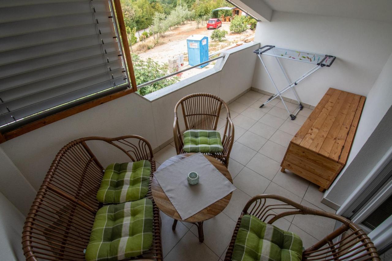 Apartments Milena Пинезичи Экстерьер фото