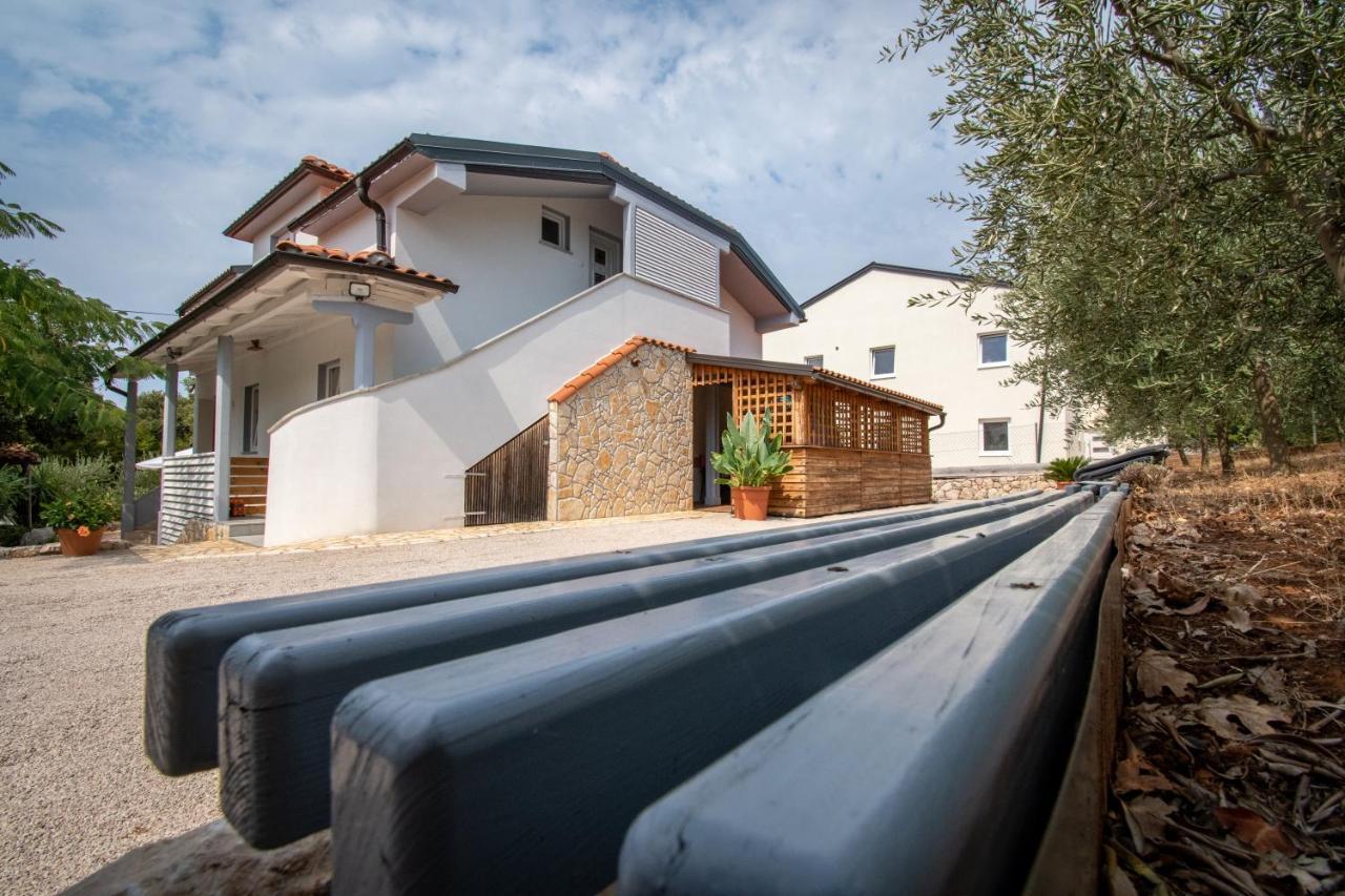 Apartments Milena Пинезичи Экстерьер фото