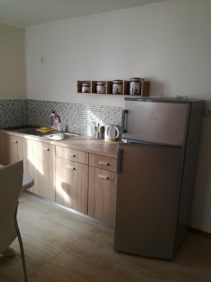 Apartments Milena Пинезичи Экстерьер фото