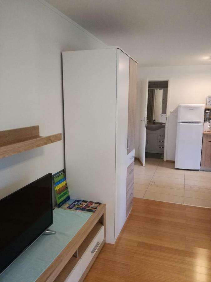 Apartments Milena Пинезичи Экстерьер фото